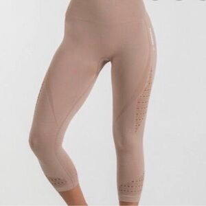 GYMSHARK Taupe Energy Seamless 19” Crop Pants Leggings Excellent Sz S *E13